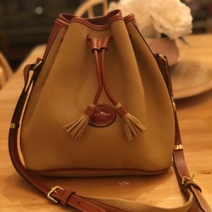 Dooney & Bourke bucket bag butter/camel leather